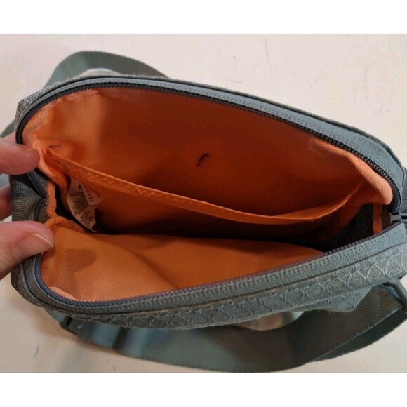 Under Armour Loudon Ripstop Crossbody Bag Pale Green Grey Small Shoulder Purse - Picture 4 of 8